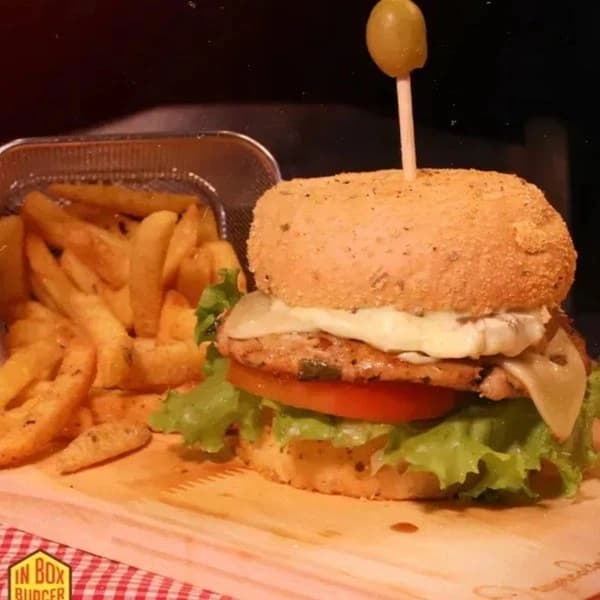 Hambúrguer Frango + Fritas.