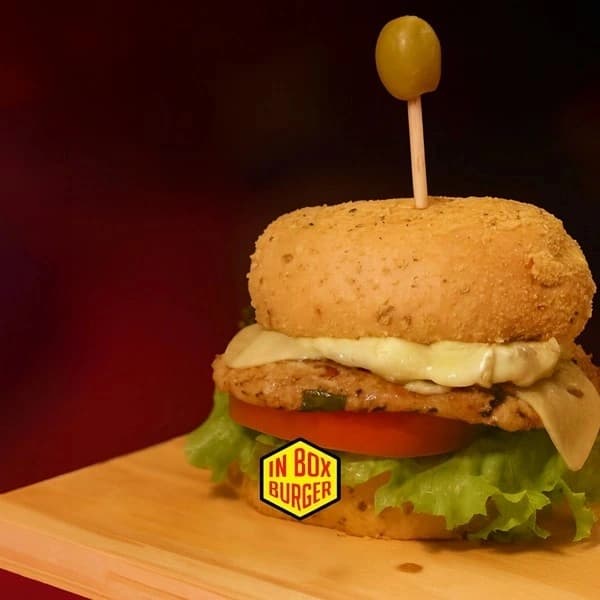 Hambúrguer Tradicional frango (sem fritas).